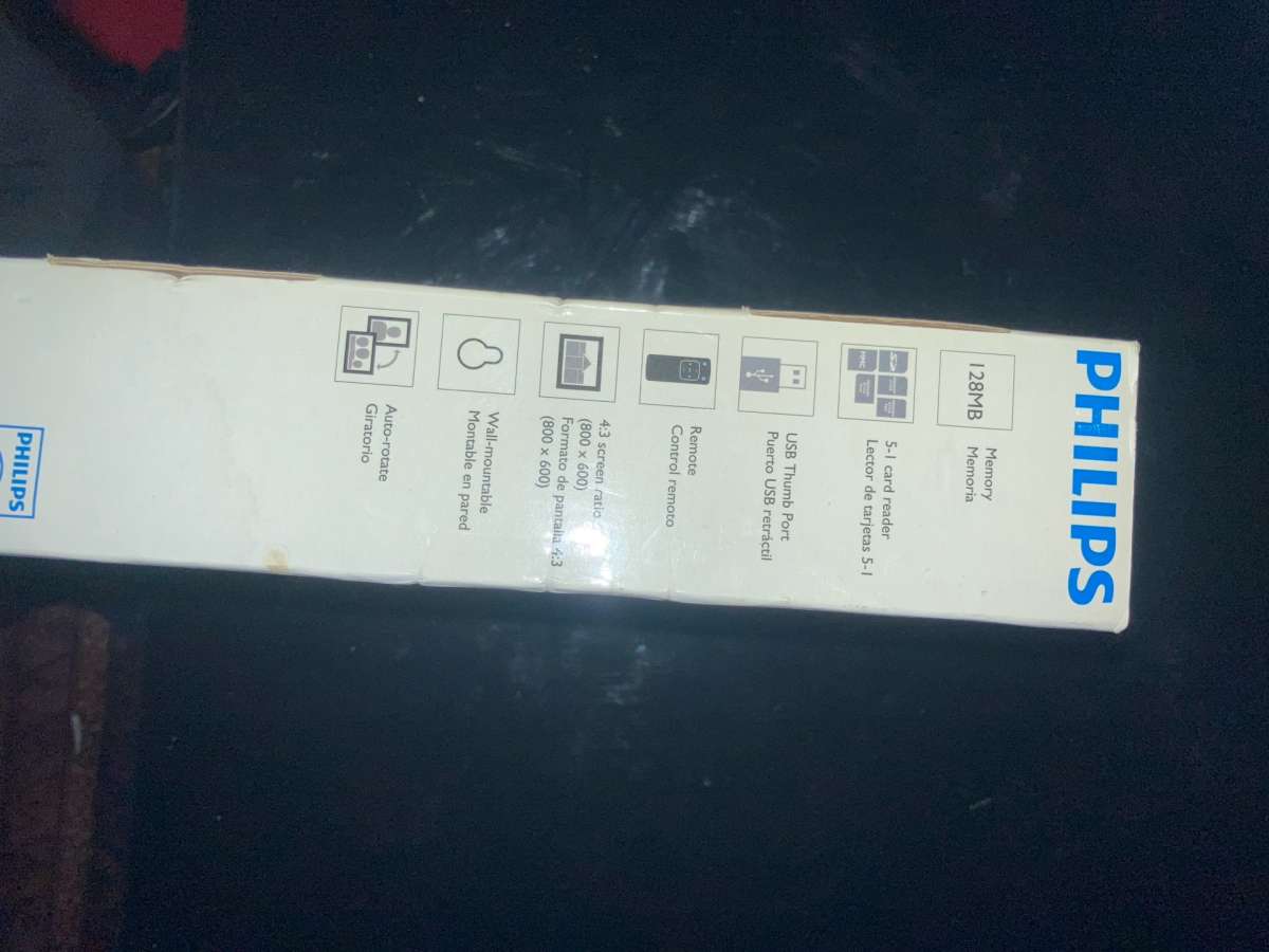 Philips Home Essentials 8inch Digital Photo Frame