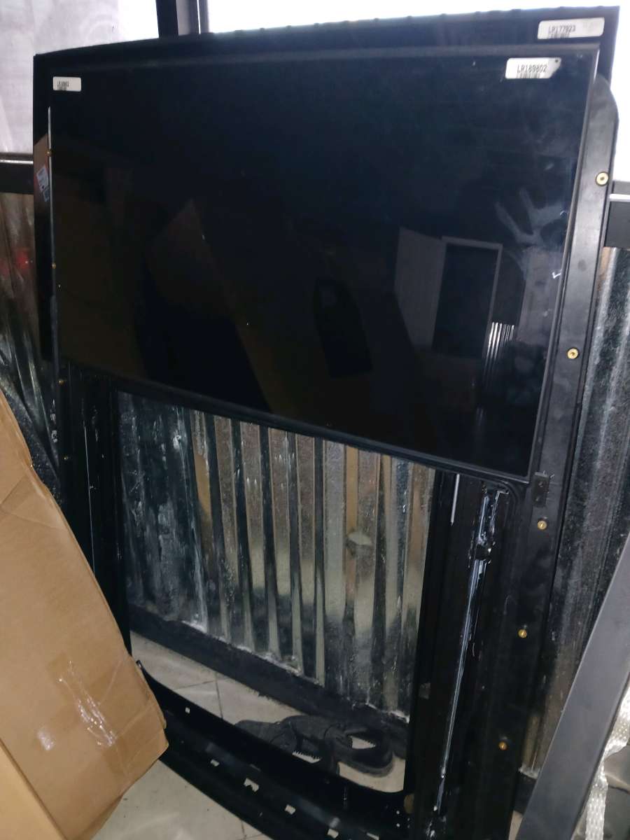 range rover windshield  back gate sunroof