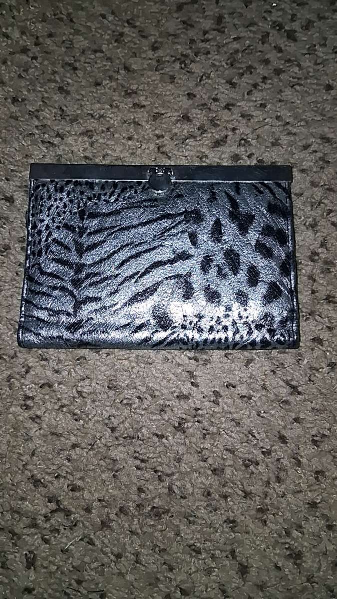 purses and wallets   i will ship and I have cashapp