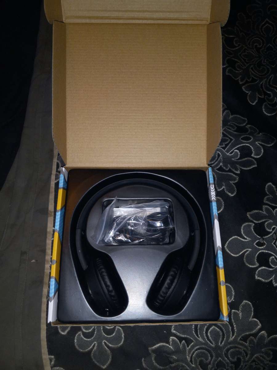 Beebop wireless headphones with Bluetooth connection