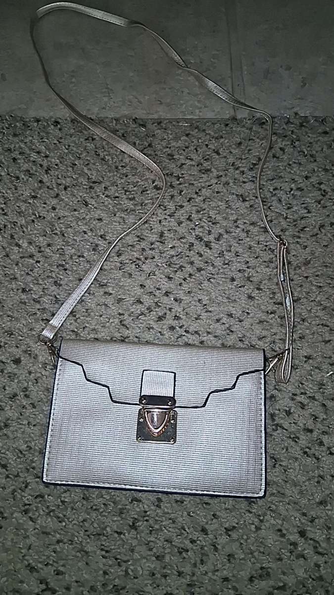 purses and wallets   i will ship and I have cashapp