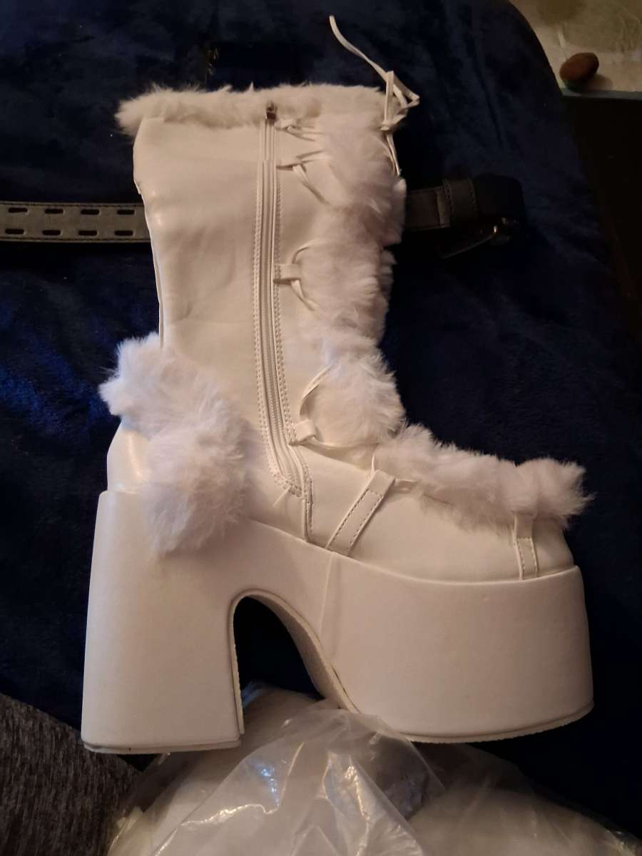 White Platform fur boots