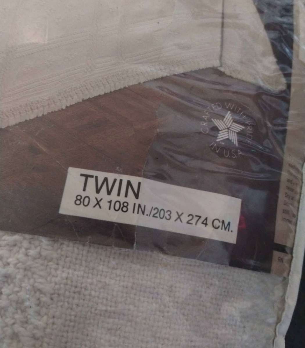 Twin size classic Elegance bed spread