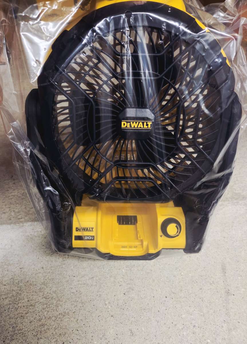 DEWALT 8in 20 Volt IndoorOutdoor  Jobsite Fan