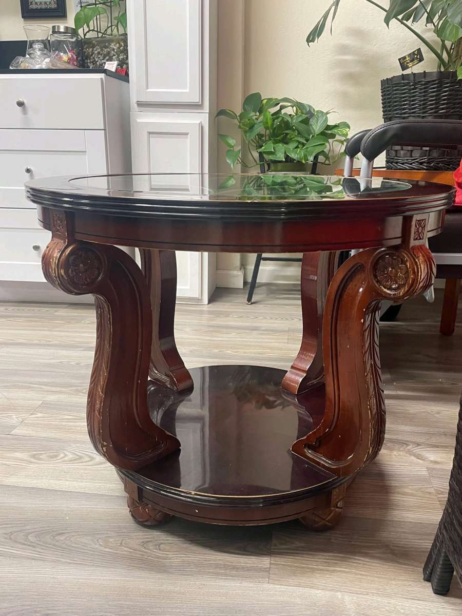 ROUND COUNTERTOP TABLE