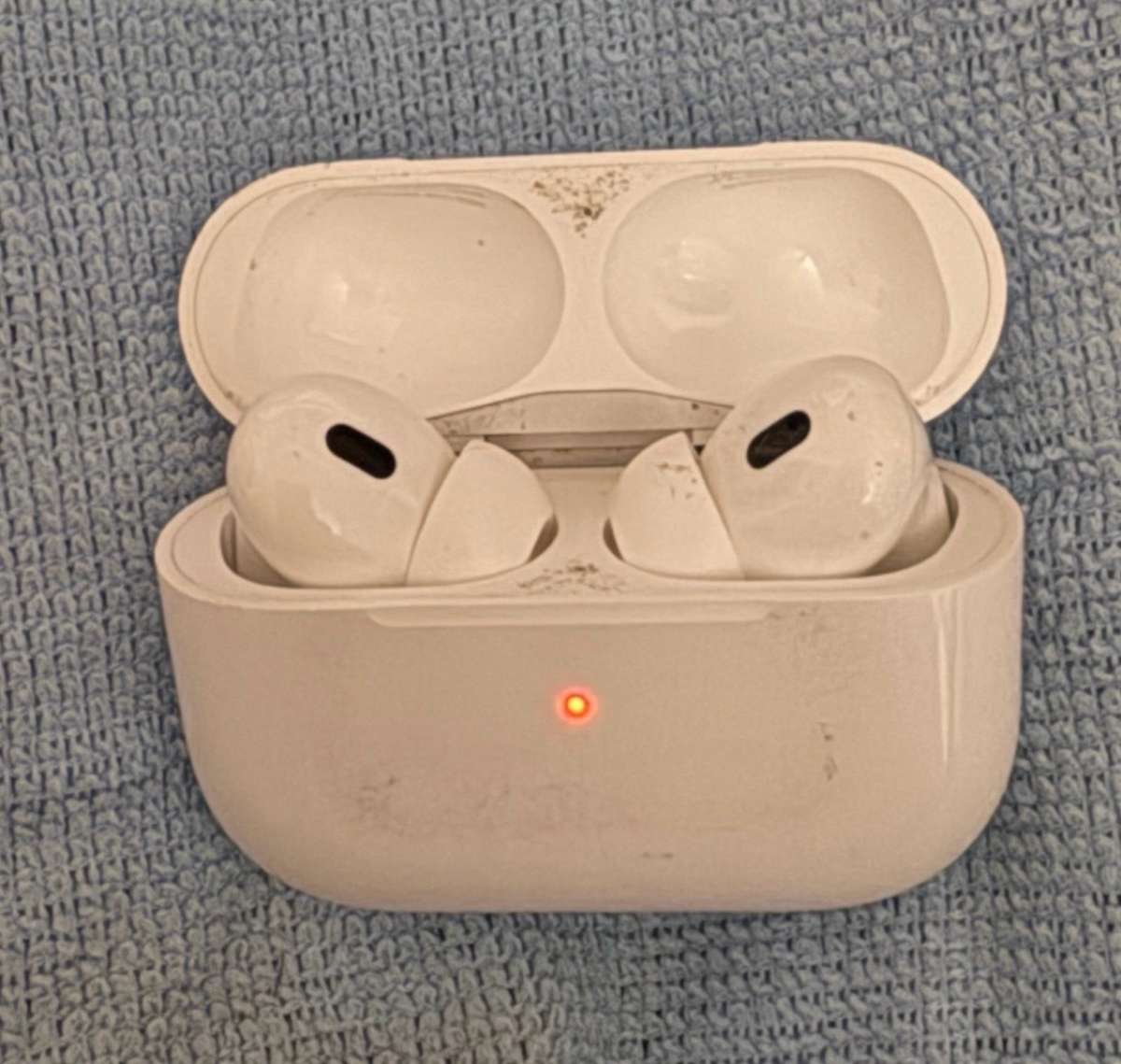 AirPods Pro 2nd generation with MagSafe Charging Case USBC