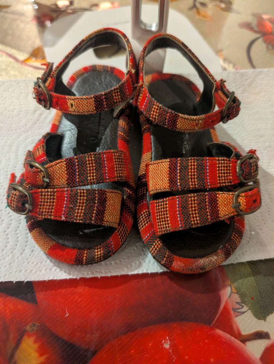 are small plaid fabric sandals for for girls size 5