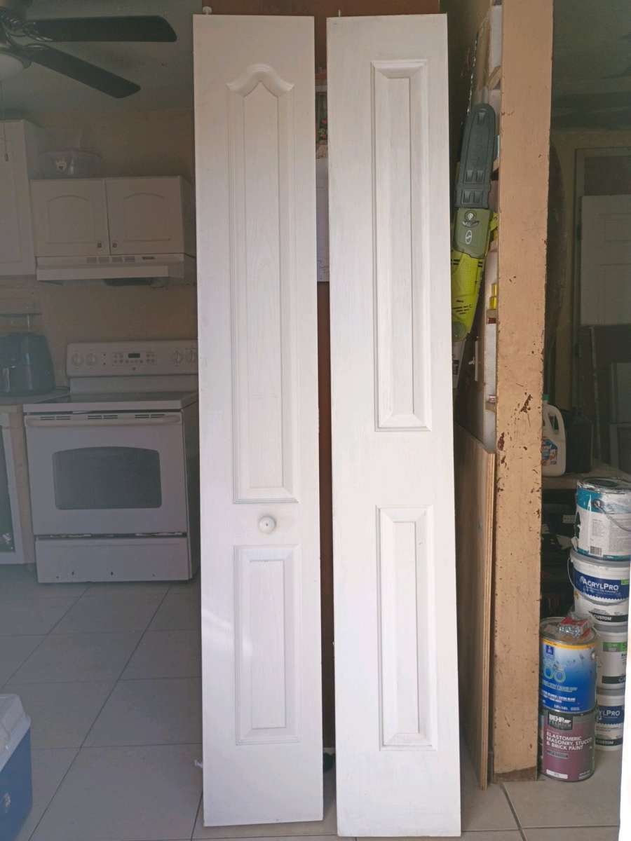 for sell 80 cash 24x80 bifold closet door  perfect condition