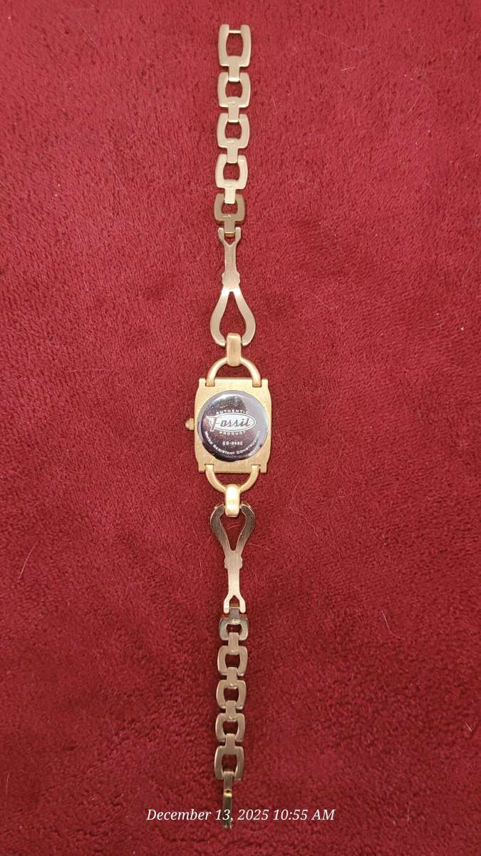 Vintage Fossil gold tone watch with case