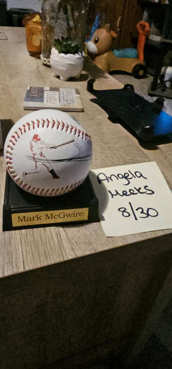 Mark McGwire Replica Signature Baseball w Card