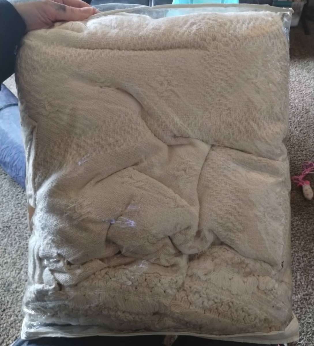 Twin size classic Elegance bed spread