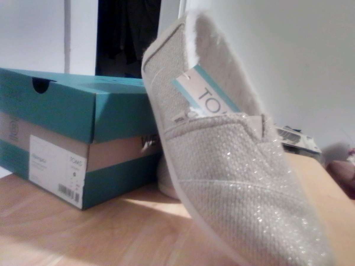 Toms Shoes
