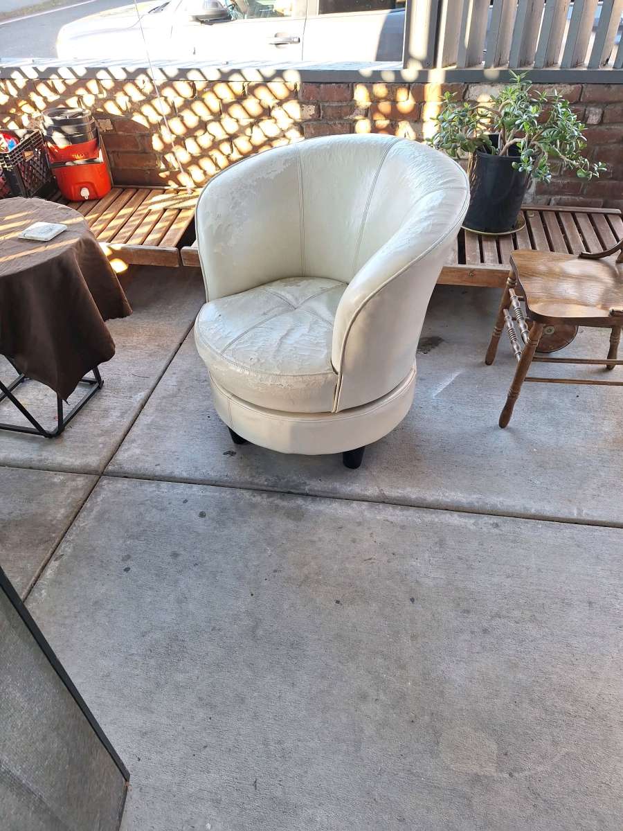 Im selling  beauty  comfort   and class