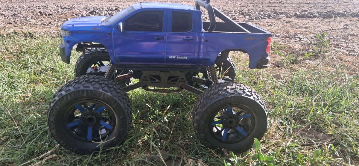 RC CHEVROLET SILVERADO TRUCK