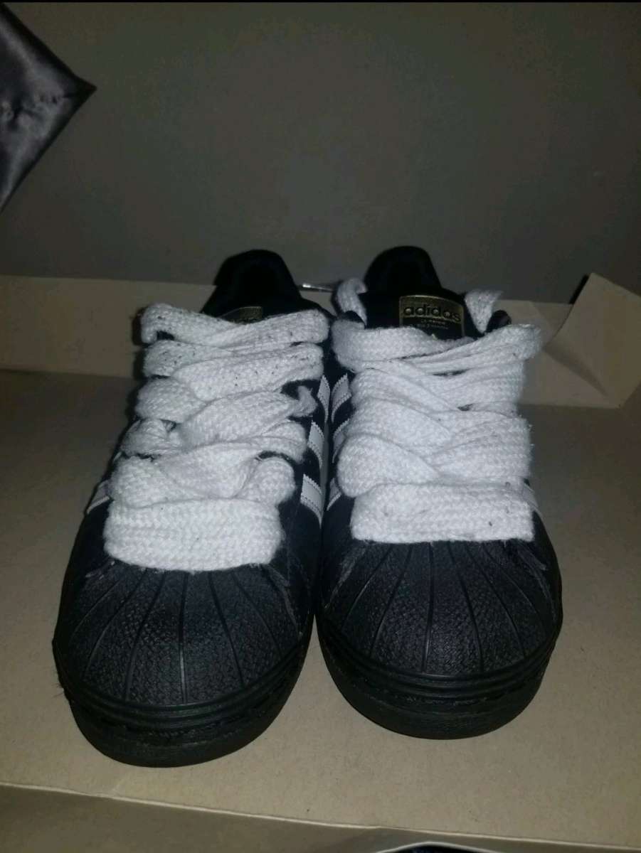 Adidas Superstar BlackWhite Size 6 GS BOYS