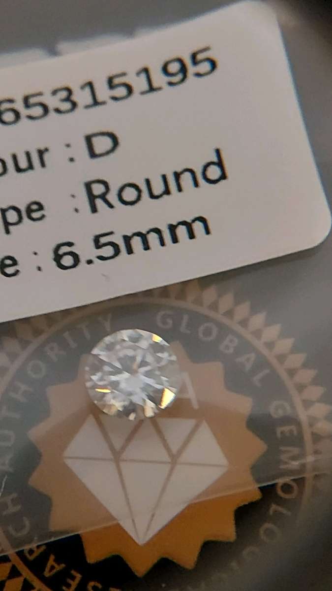 1ct VVS1 D brilliant moissanite certified