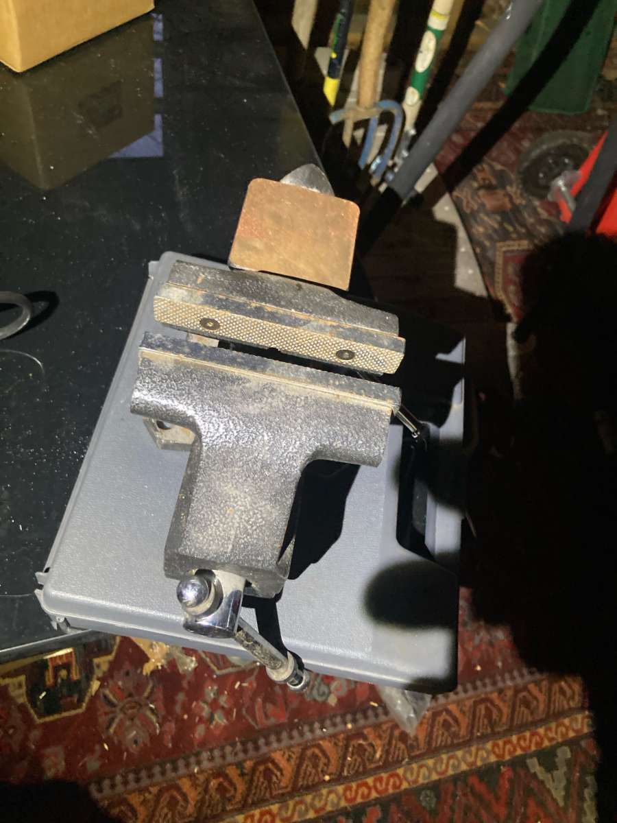 Columbian D6 HeavyDuty Swivel Base Bench Vise