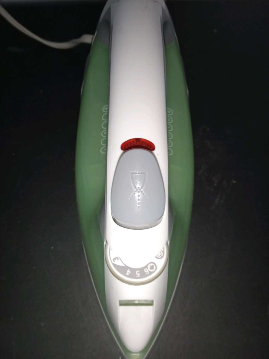 BLACK n DECKER Easy Steam Compact Iron