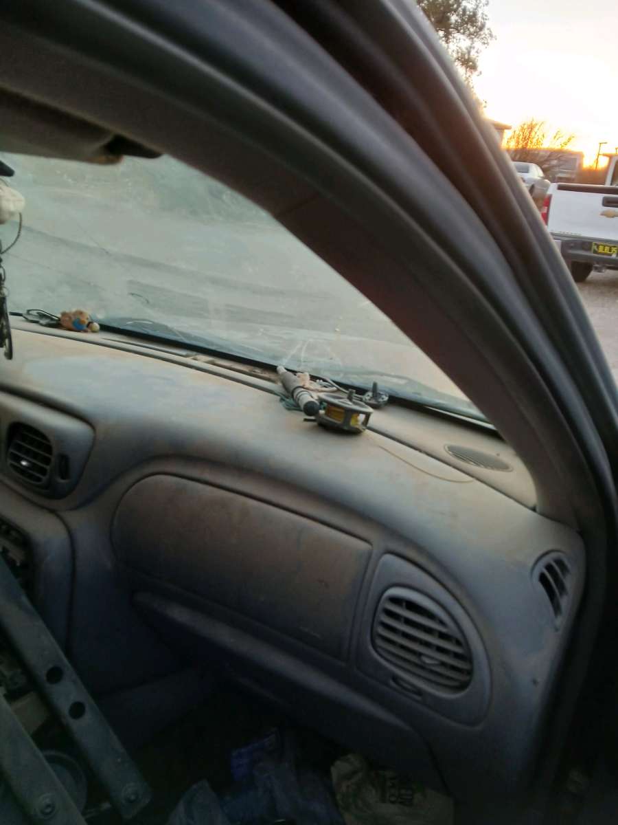 clean title 2008 Chevy trailblazer 2whdrfor parts no motor