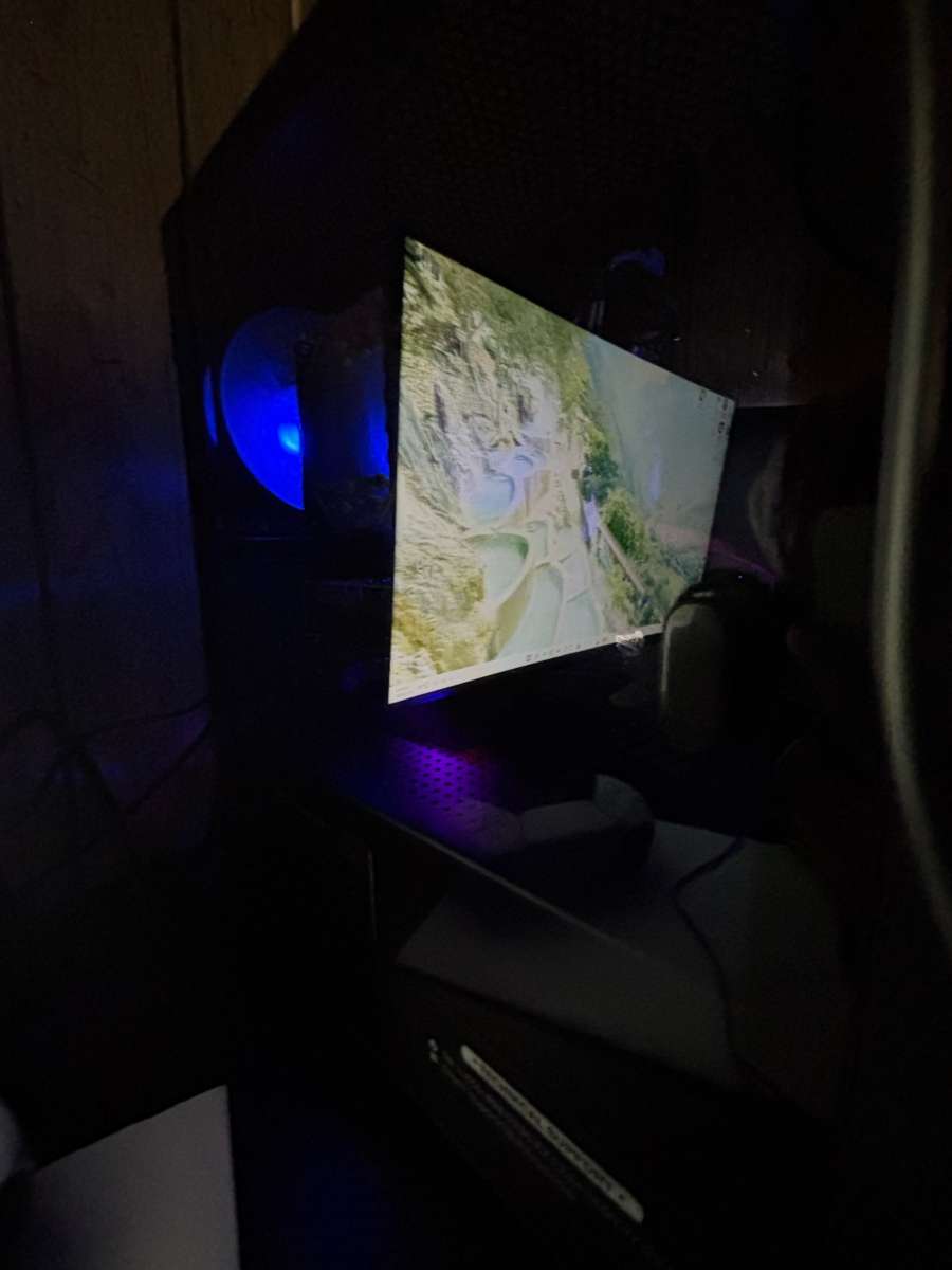 gaming pc and monitor