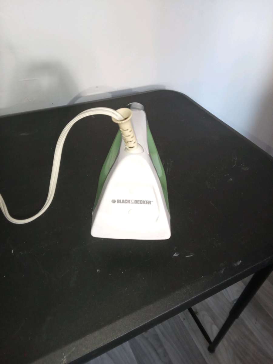 BLACK n DECKER Easy Steam Compact Iron