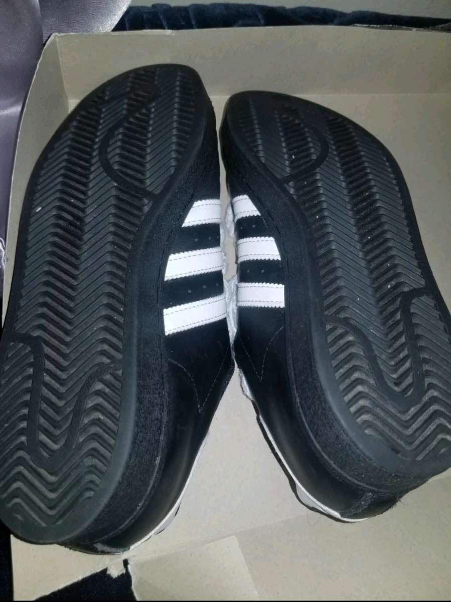 Adidas Superstar BlackWhite Size 6 GS BOYS