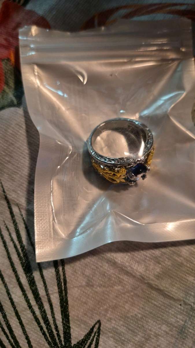 NEW 2tone ring with sapphire size 9