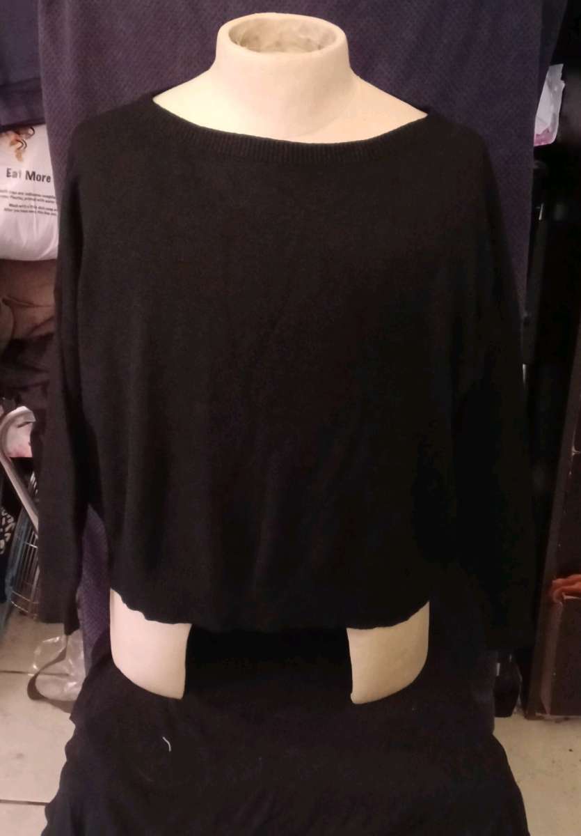 Black Cropped sweater
