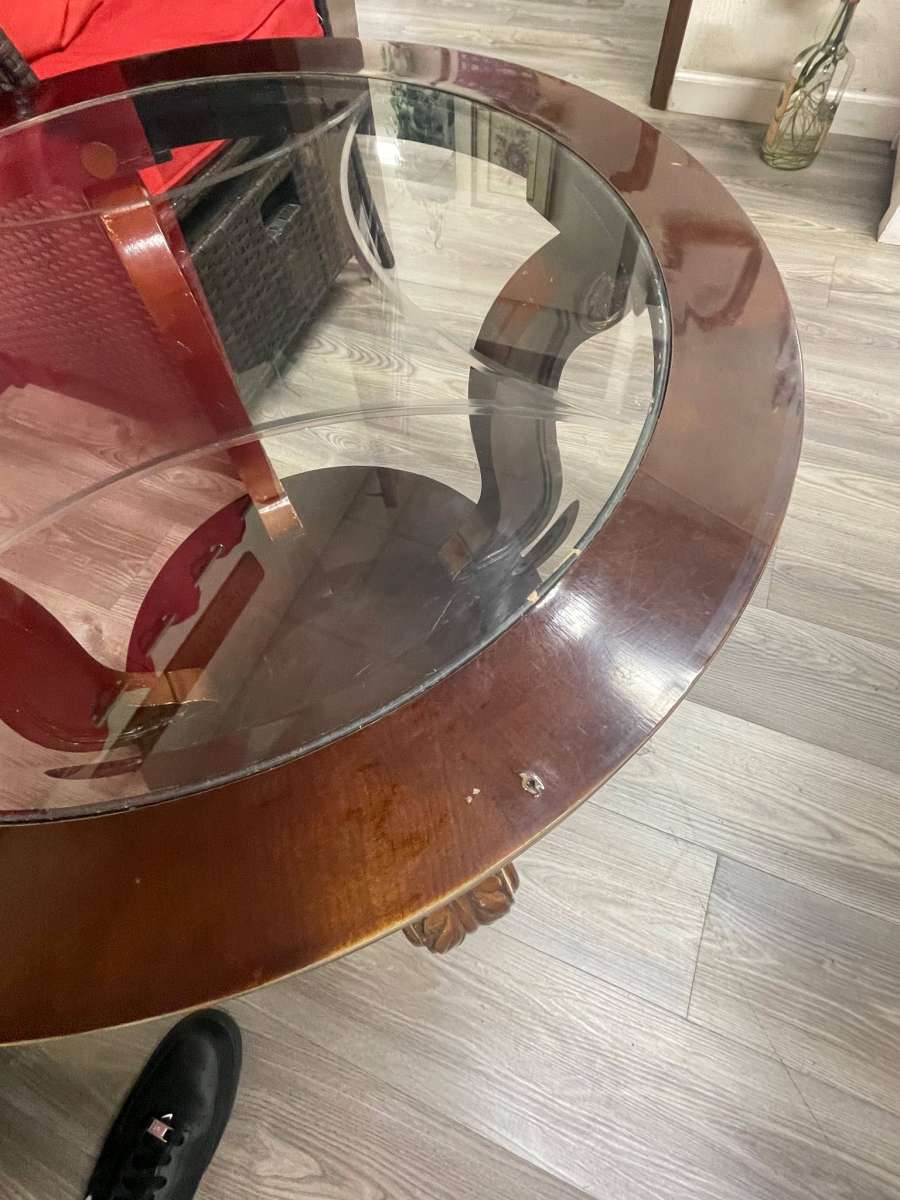 ROUND COUNTERTOP TABLE