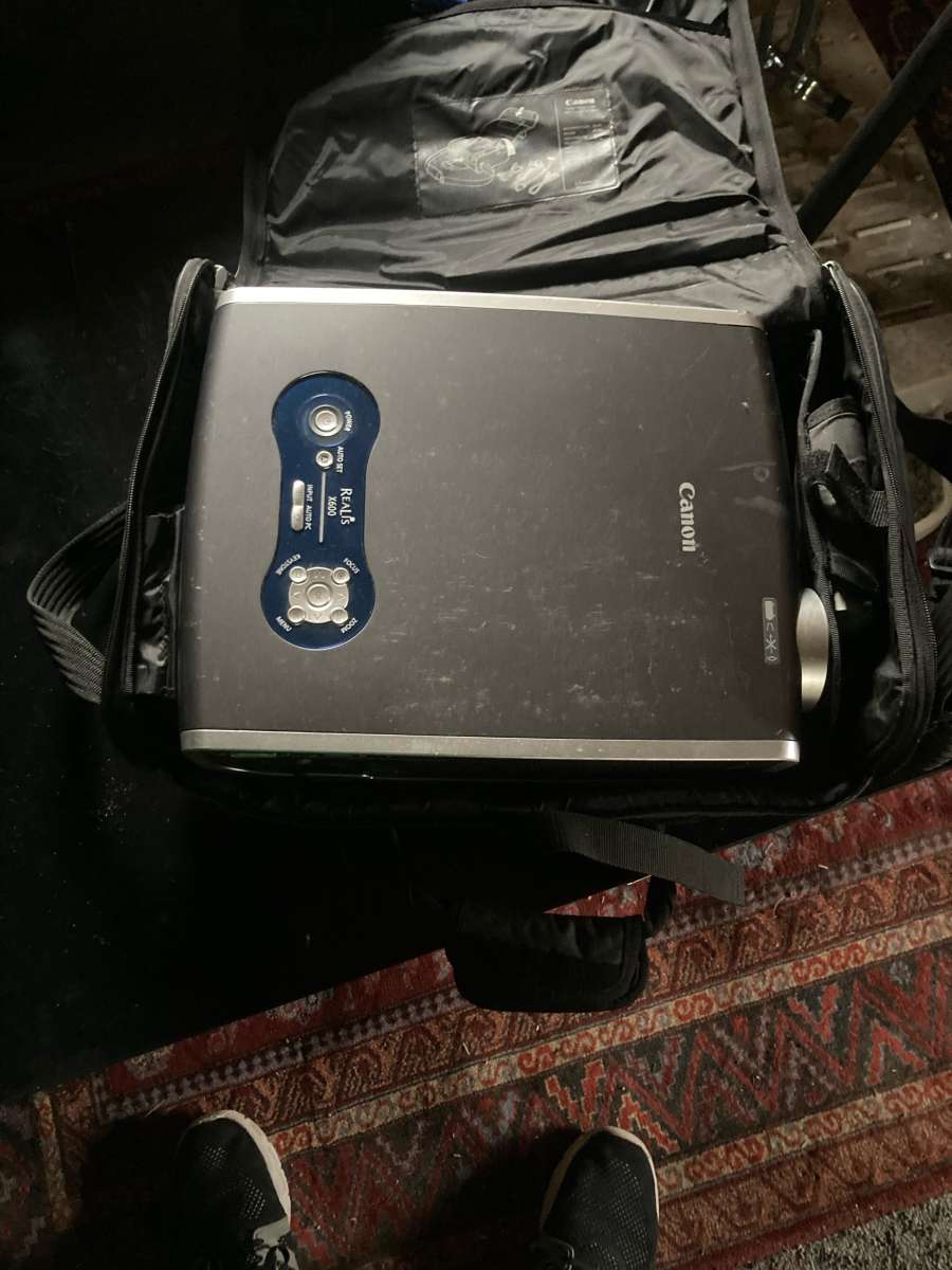 Canon REALiS X600 LCoS Projector