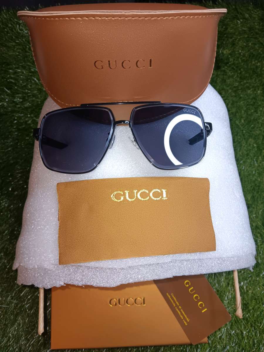 GG black sunglasses for women comes with box and dust bag