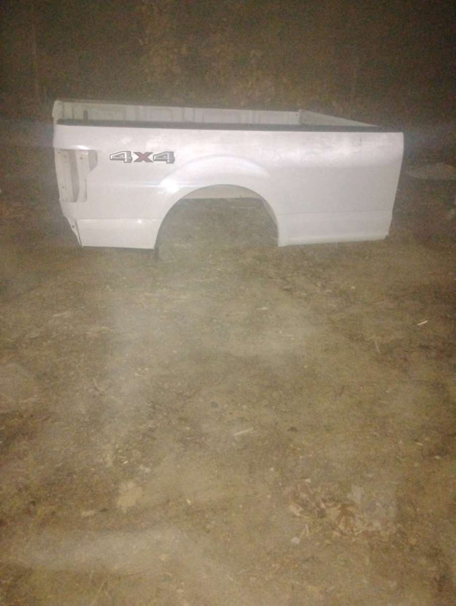 2015 2016 2017 2018 2019 2020 Ford f150 8 ft bed box white