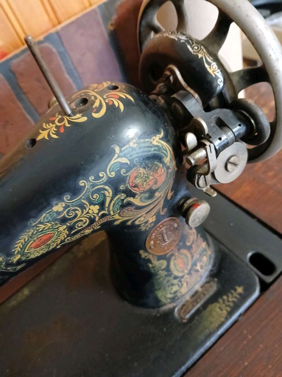 my finallt offer on this 1020s singer sewing machine