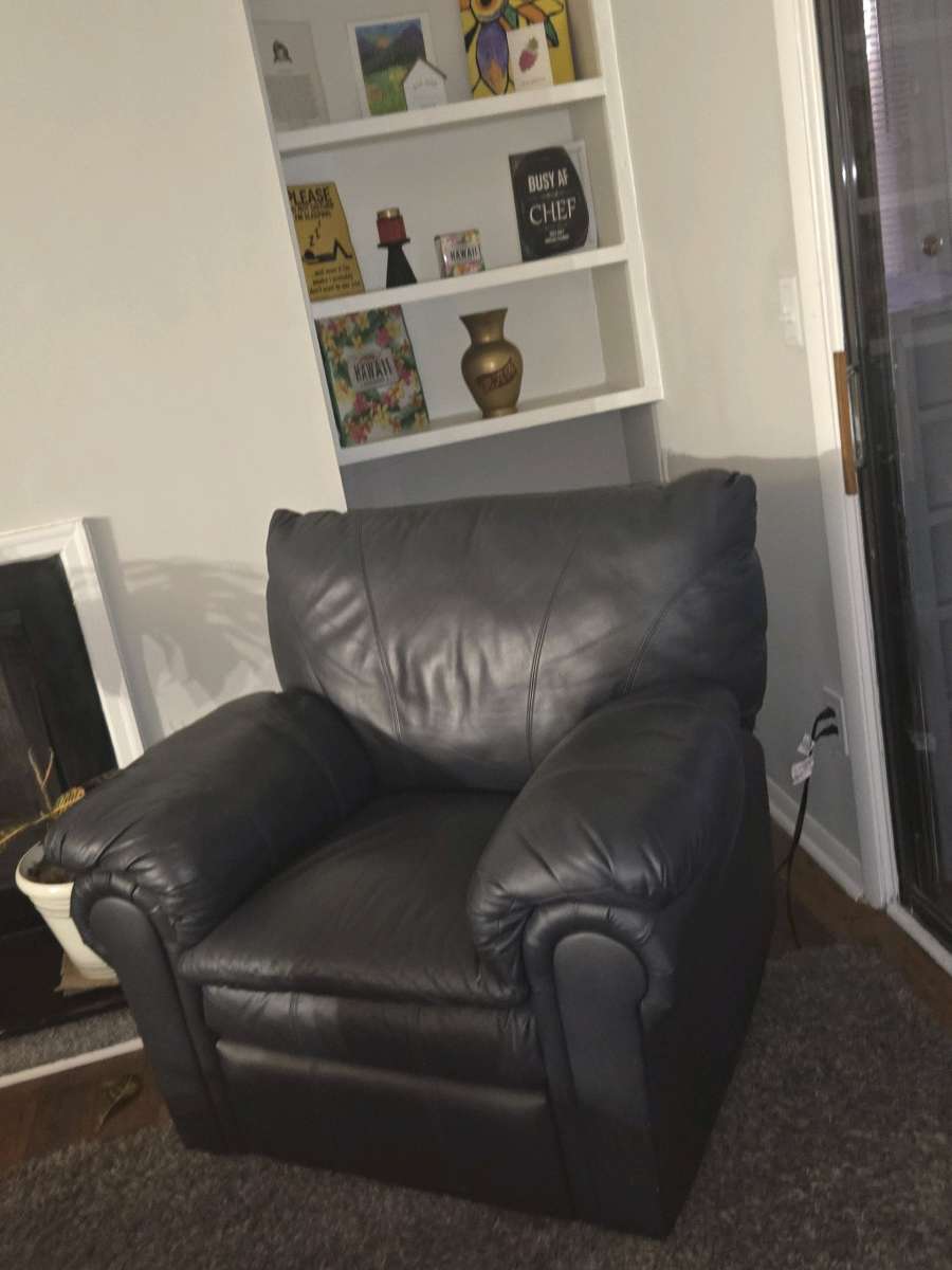 Ethan Allen  Two Piece Leather SET with Recliner