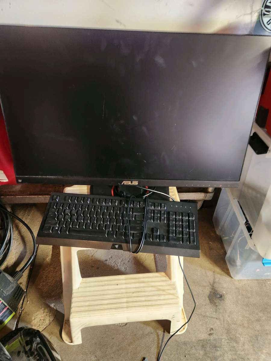 gaming moniter and key board