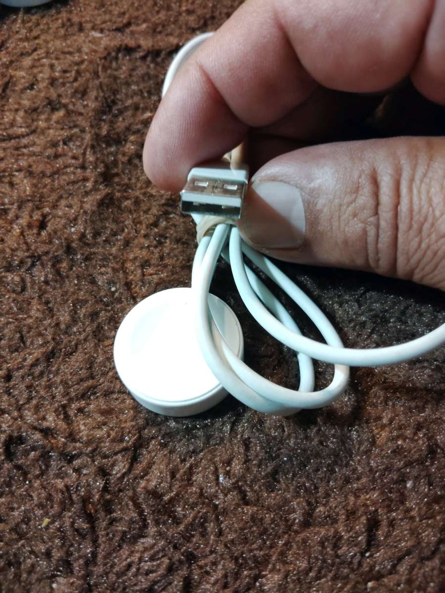 apple watch magnet charger N apple airpods3 left side