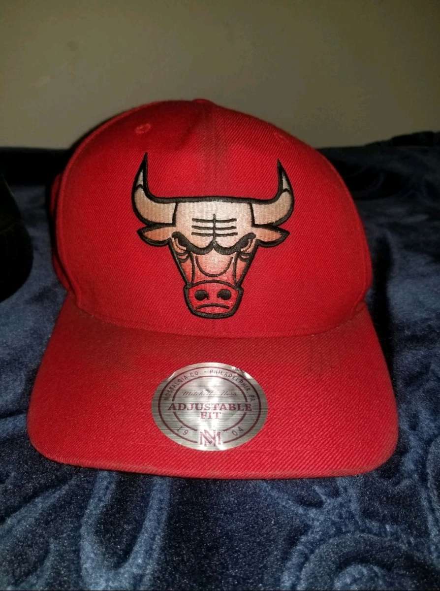 Lot of 3 Basketball Caps Chicago Bulls Pirates Chicago Bulls