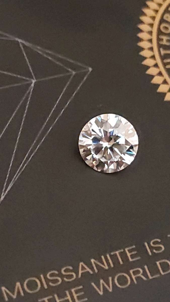 1ct VVS1 D brilliant moissanite certified