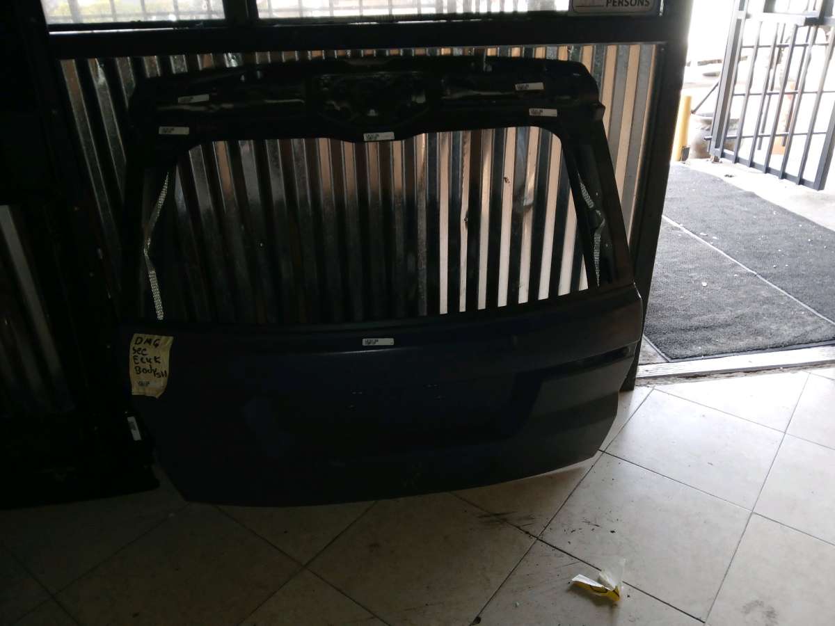 range rover windshield  back gate sunroof