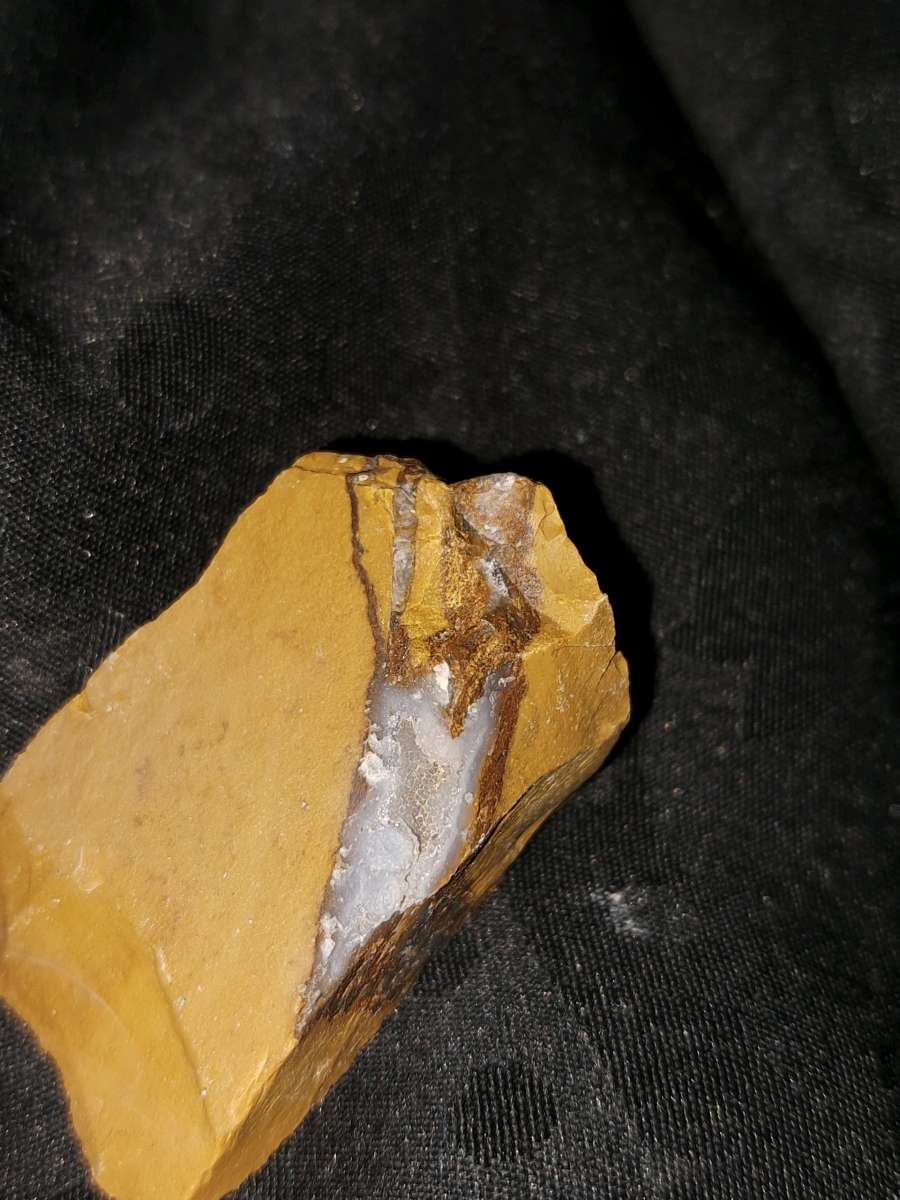 beautiful and unique raw stones and gemstones