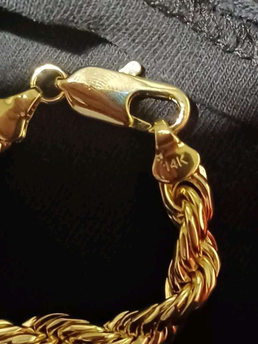 Gold rope chain