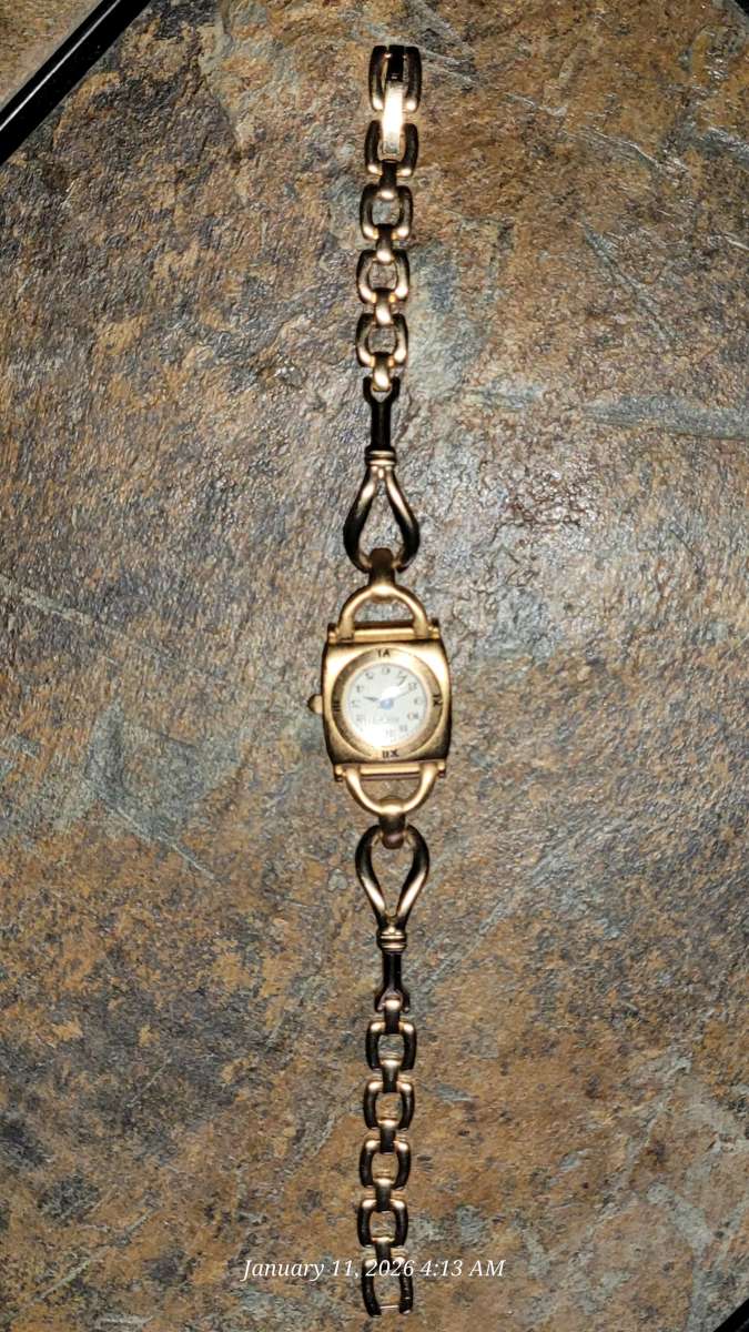 Vintage Fossil gold tone watch with case