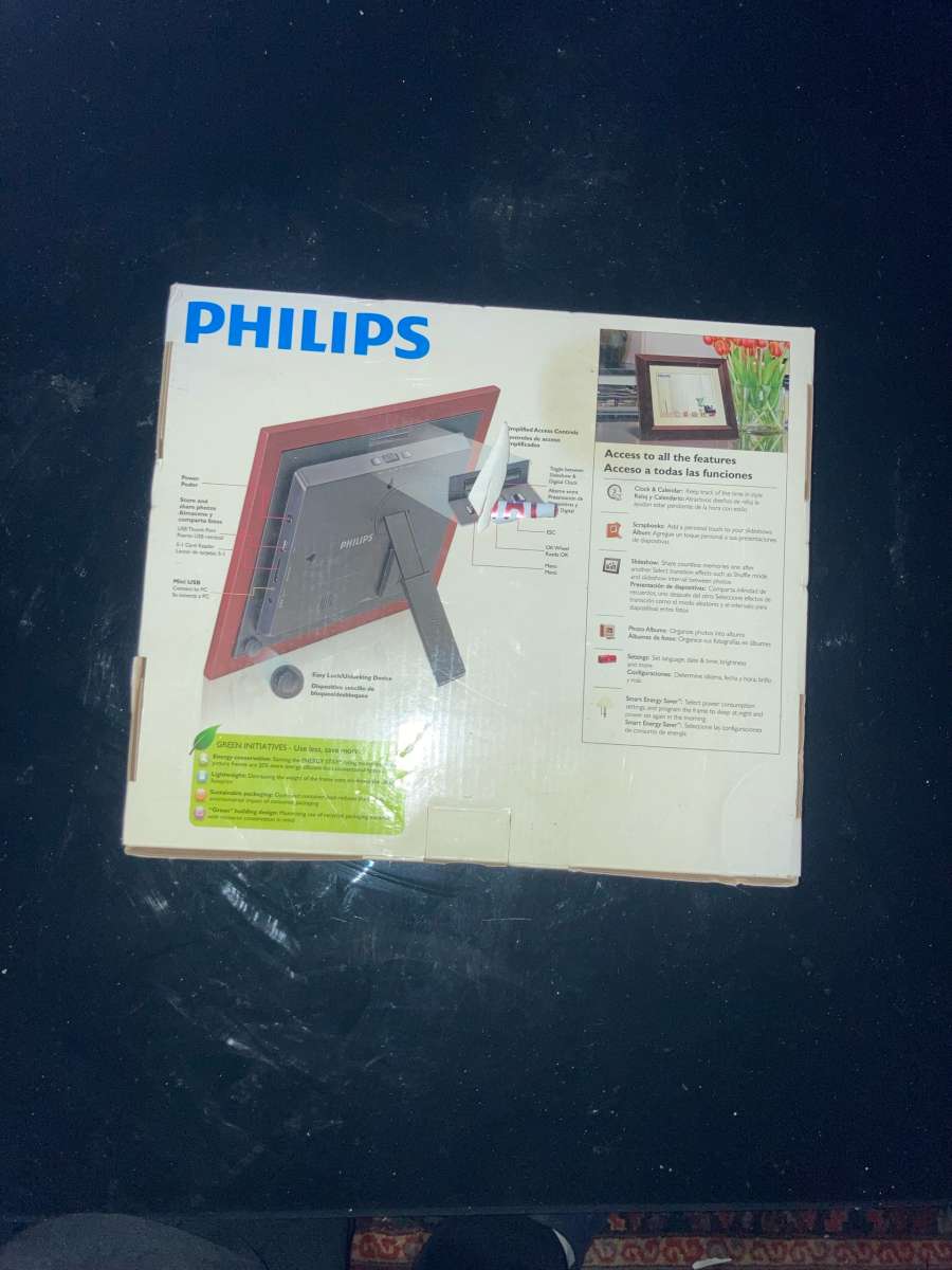 Philips Home Essentials 8inch Digital Photo Frame