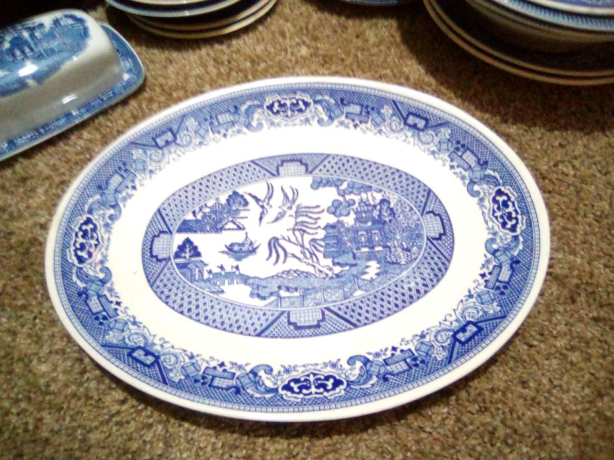 blue willow serving plater
