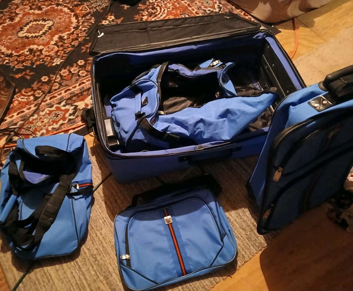 5 peice luggage set color blue with red stripe on front