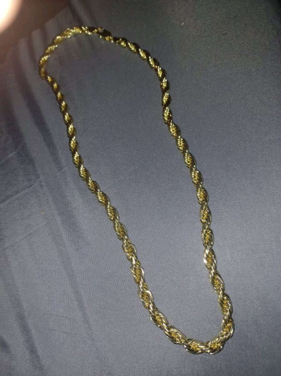 Gold rope chain