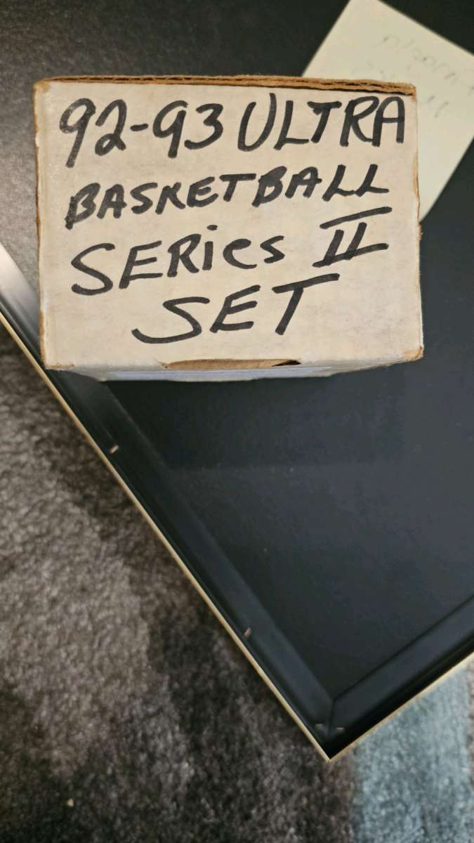 9293 Fleer Ultra Series II Basketball Set