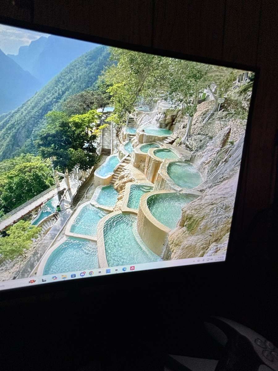 gaming pc and monitor