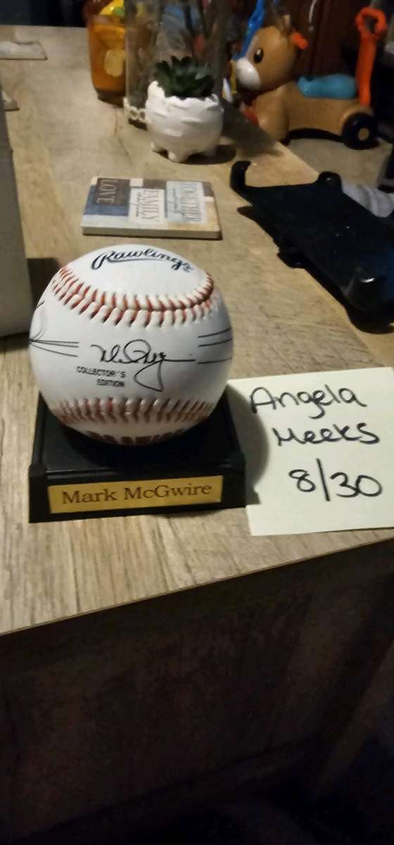 Mark McGwire Replica Signature Baseball w Card