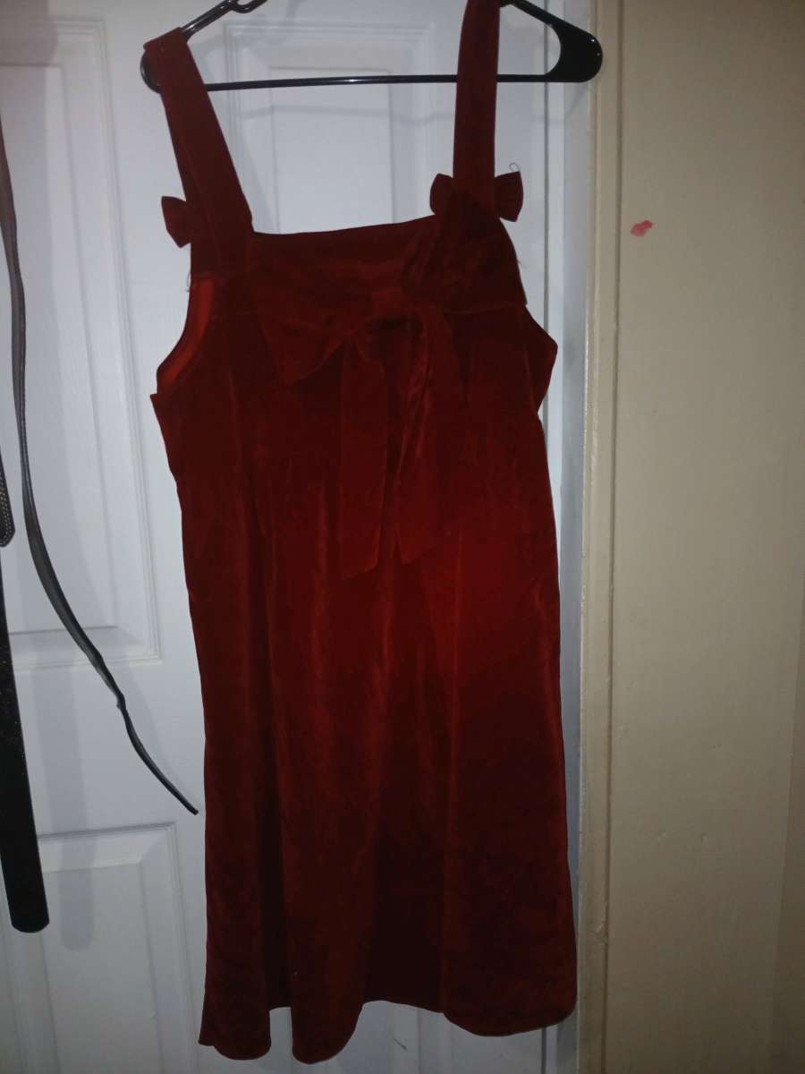 Sleeve less frock with cute bow